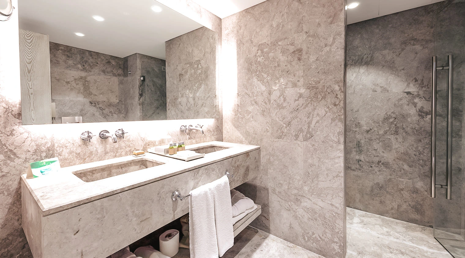 D Resort Ayvalık Jr Suit Deniz Manzaralı terası ve Ege deniz manzarası